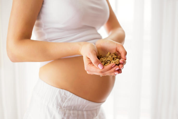 Вживання грецьких горішків під час вагітності: шкода або користь?
