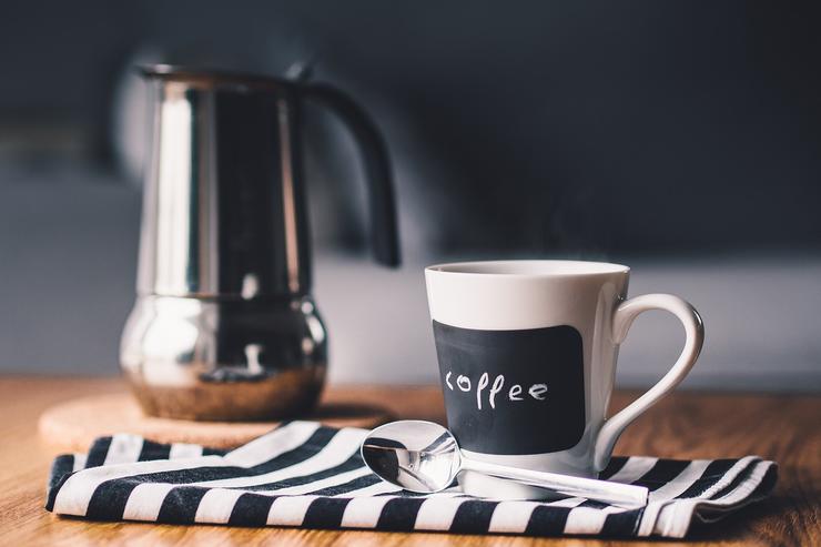 Что пить вместо кофе для утренней бодрости: альтернативные полезные напитки